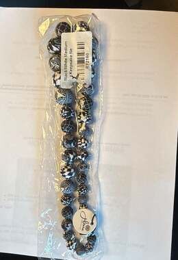 Jilzara Black/White Medium Keepsake Necklace